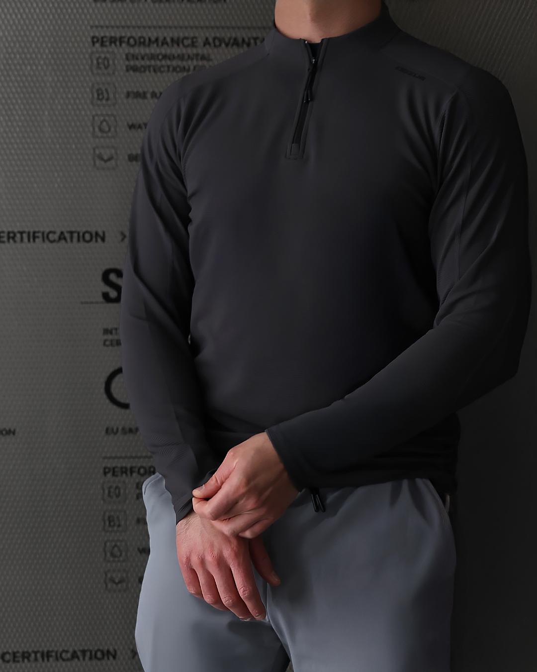 Performa Quarter Zip in Grey
